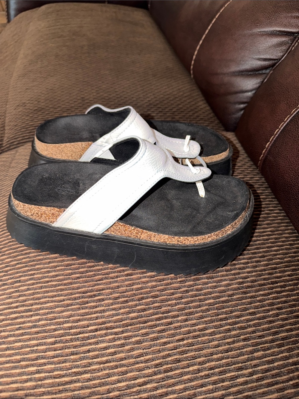 ASOS DESIGN Freefall toe post flat sandals - Picture 2 of 6